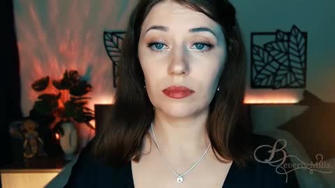 Snapshot of missbeverlymills chatting on January 2025 06:46:01 PM The divine Beverly online show from January 2025 06:46:01 PM