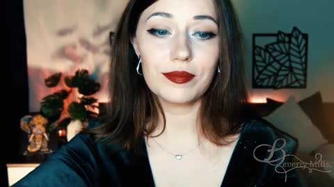 Snapshot of missbeverlymills chatting on February 2025 08:32:01 PM The divine Beverly online show from February 2025 08:32:01 PM