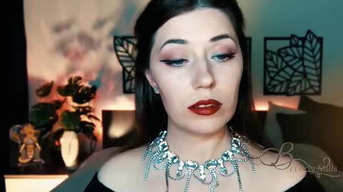 Snapshot of missbeverlymills chatting on February 2025 07:30:02 PM The divine Beverly online show from February 2025 07:30:02 PM