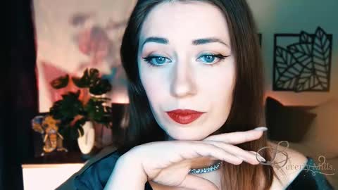 Snapshot of missbeverlymills chatting on February 2025 04:40:02 PM The divine Beverly online show from February 2025 04:40:02 PM