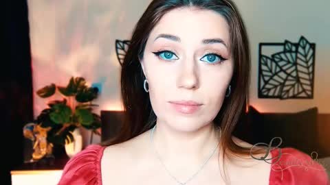 Snapshot of missbeverlymills chatting on February 2025 08:17:01 AM The divine Beverly online show from February 2025 08:17:01 AM