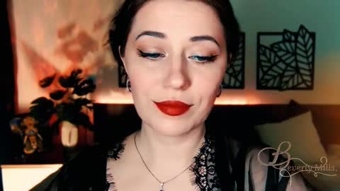 Snapshot of missbeverlymills chatting on March 2025 07:05:01 PM The divine Beverly online show from March 2025 07:05:01 PM