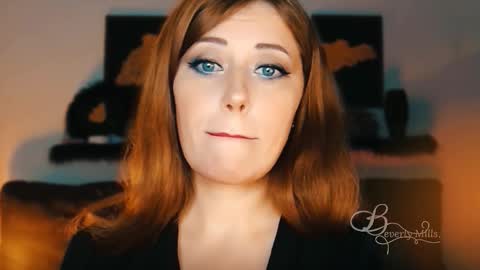 Snapshot of missbeverlymills chatting on September 2025 08:01:02 PM The divine Beverly online show from September 2025 08:01:02 PM