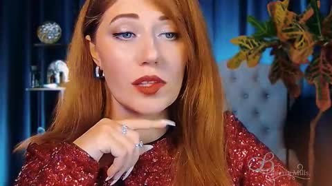 Snapshot of missbeverlymills chatting on May 2026 07:28:02 AM The divine Beverly online show from May 2026 07:28:02 AM