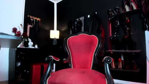 Missdarklady online show from January 2025 01:43:02 AM