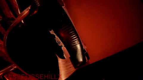 Snapshot of misselissehillx chatting on May 2026 04:02:02 PM Miss Elisse H. online show from May 2026 04:02:02 PM