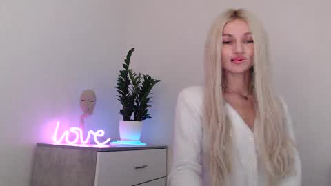 EMMA online show from December 2024 09:02:01 PM