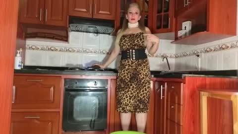 Escarlet online show from September 2025 03:29:01 AM