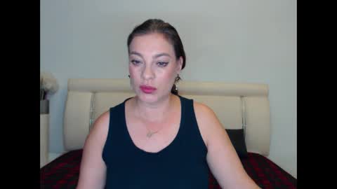 Khloe online show from November 2025 07:01:02 PM