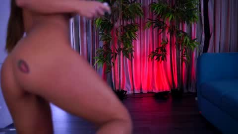 Snapshot of misskiarra chatting on March 2025 05:24:02 AM misskiarra online show from March 2025 05:24:02 AM