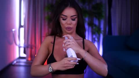 Snapshot of misskiarra chatting on March 2025 05:29:02 AM misskiarra online show from March 2025 05:29:02 AM