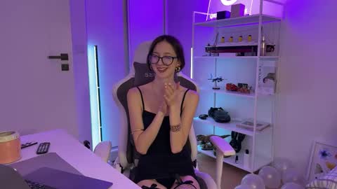 misslalii online show from December 2025 08:16:02 PM