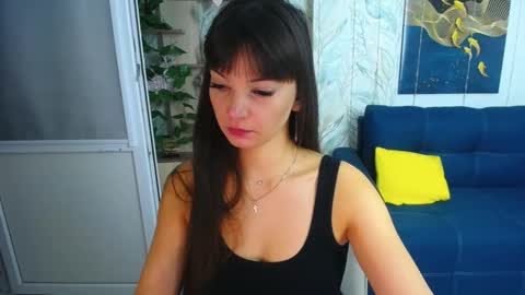 MissLaura online show from October 2025 06:28:02 AM