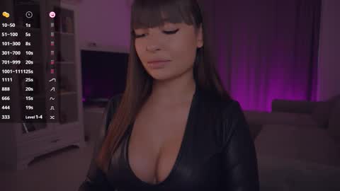 LUXXANDRA online show from November 2025 09:42:01 AM