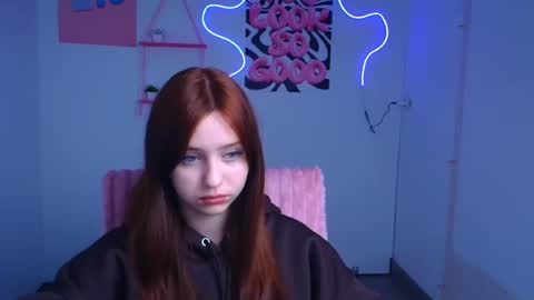 Mia online show from November 2025 12:38:02 PM