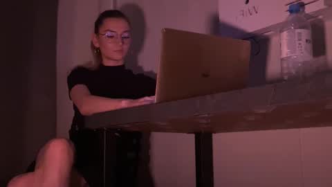 missmiroslava online show from March 2026 03:18:01 PM