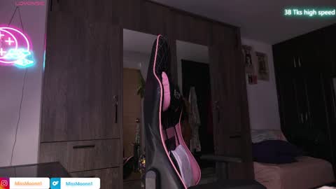 MissMoon online show from April 2026 06:37:01 PM