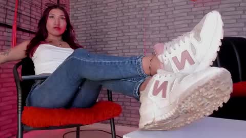Snapshot of missnix_ chatting on May 2026 03:31:02 PM Alana online show from May 2026 03:31:02 PM