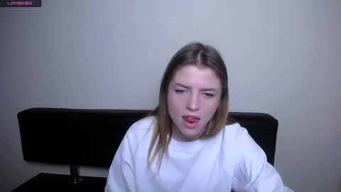 Snapshot of missoliviaa_ chatting on December 2024 01:44:02 PM Olivia online show from December 2024 01:44:02 PM