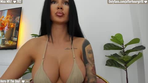 Renata online show from October 2025 07:45:02 PM