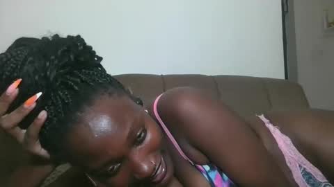 pretty gal online show from October 2025 07:40:01 PM