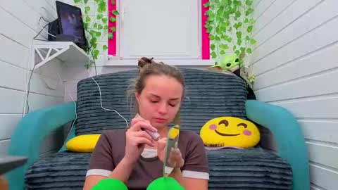 . online show from December 2025 07:35:01 AM