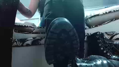 Snapshot of misssam28 chatting on September 2025 08:31:01 PM TELL ME MISS online show from September 2025 08:31:01 PM