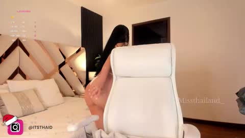 Fernanda Davila online show from December 2025 10:03:01 PM