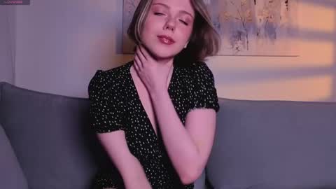 Snapshot of missvikiki chatting on June 2026 09:20:02 PM Polly online show from June 2026 09:20:02 PM