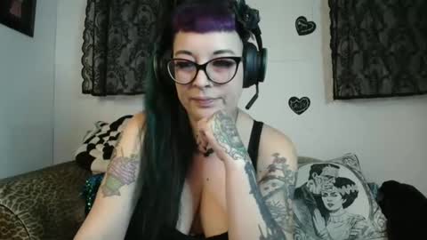 Snapshot of missy_dee chatting on April 2026 06:49:01 AM Missy Dee online show from April 2026 06:49:01 AM