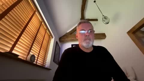 Snapshot of misterblivs chatting on November 2025 03:36:02 PM Misterblivs online show from November 2025 03:36:02 PM