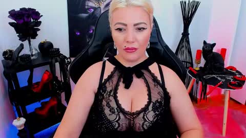 Snapshot of mistress_catsnow chatting on January 2025 02:46:01 PM Miss CatSnow online show from January 2025 02:46:01 PM