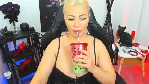 Snapshot of mistress_catsnow chatting on January 2025 12:30:02 PM Miss CatSnow online show from January 2025 12:30:02 PM