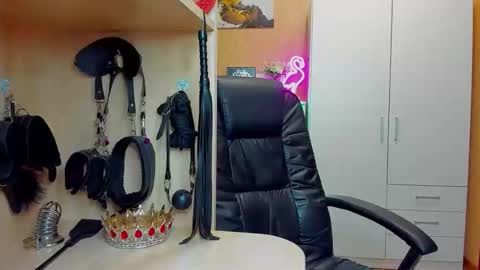 Snapshot of mistress_kristi chatting on May 2026 06:27:02 PM Mistress Kristi online show from May 2026 06:27:02 PM