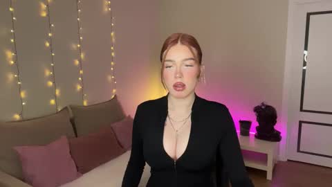 Mia online show from March 2026 08:36:02 PM