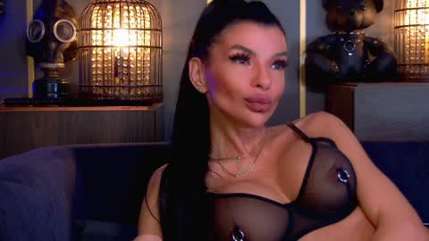 Elenia online show from April 2026 12:32:02 PM