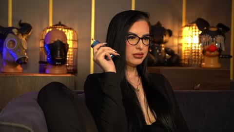 Snapshot of mistresskellykent chatting on April 2026 09:43:02 PM Mistress Kelly online show from April 2026 09:43:02 PM