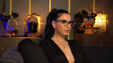 Snapshot of mistresskellykent chatting on May 2026 09:33:02 PM Mistress Kelly online show from May 2026 09:33:02 PM