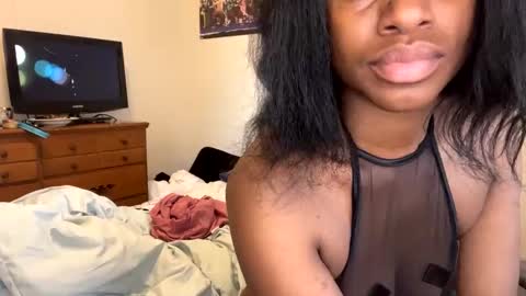 Snapshot of mistressmimi__ chatting on January 2026 02:43:02 PM Goddessmimi online show from January 2026 02:43:02 PM