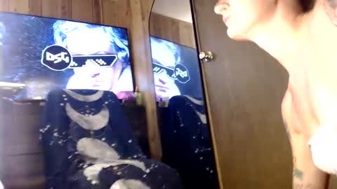 ItsMeMousy online show from September 2025 12:32:02 AM