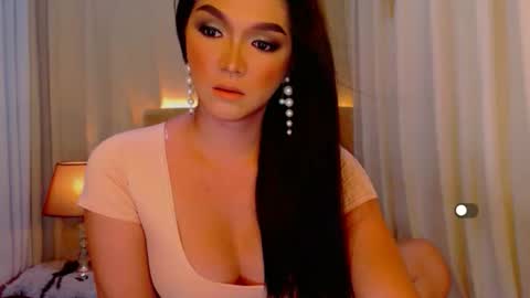 Leah online show from April 2026 07:00:01 PM