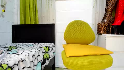 Tiffany online show from October 2025 04:54:01 AM