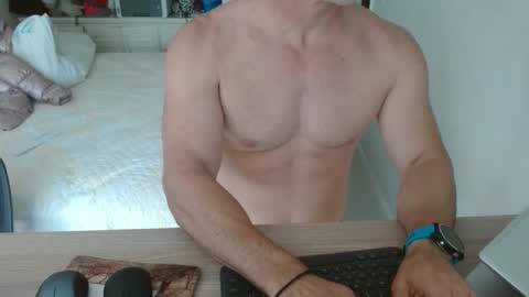 Snapshot of mitcheli chatting on February 2026 03:11:02 PM Onlyfans online show from February 2026 03:11:02 PM
