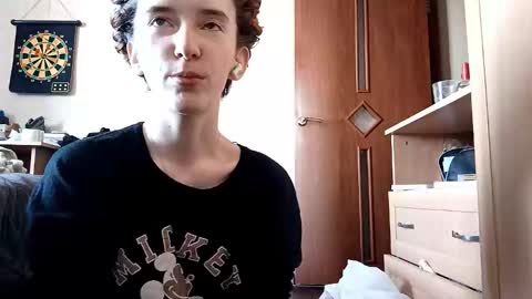 Red Fox  online show from October 2025 05:08:01 AM