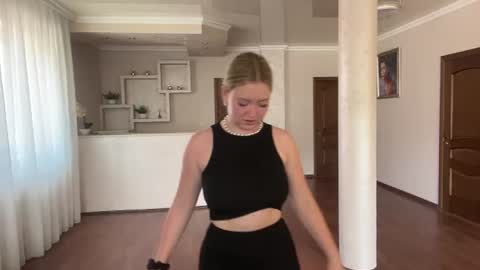 Snapshot of mitzihinajosa chatting on July 2026 08:12:01 AM Mia online show from July 2026 08:12:01 AM