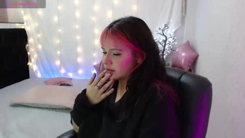 Snapshot of mixie_cute chatting on December 2024 12:32:02 AM mixie_cute online show from December 2024 12:32:02 AM