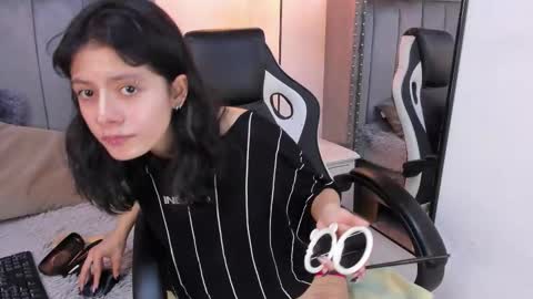 Snapshot of miyu_komori chatting on February 2026 12:44:02 PM miyu_komori online show from February 2026 12:44:02 PM