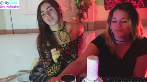 Hera  Tethra Bathtub stream  20k followers  Ask about our custom videos3 online show from December 2024 05:59:01 PM