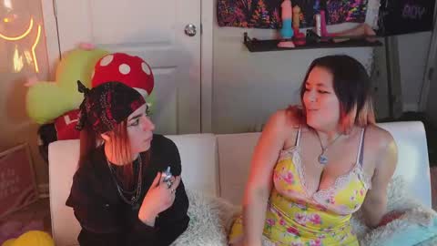 Hera  Tethra Bathtub stream  20k followers  Ask about our custom videos3 online show from February 2025 08:44:01 PM