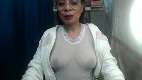 kelly online show from October 2025 08:04:02 PM